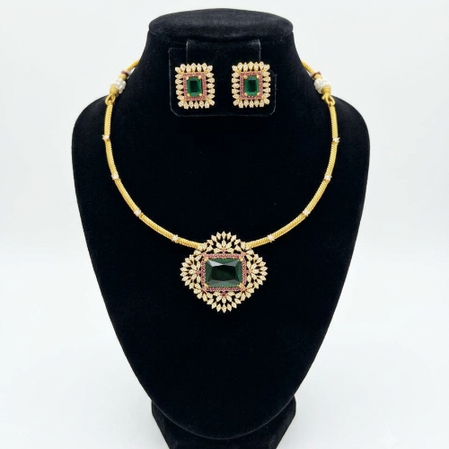 Emerald Stone Kanti Jewellery Set