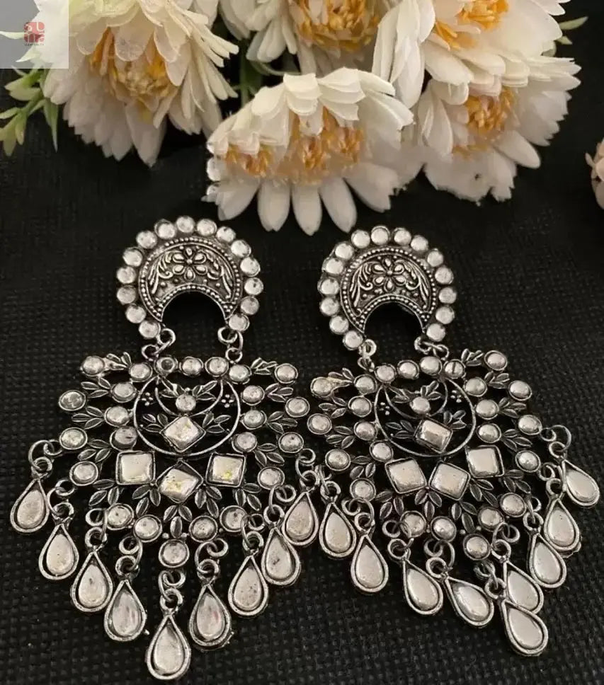 Fashionable Princess Charming Alloy Chandbali Earring Supermacchi