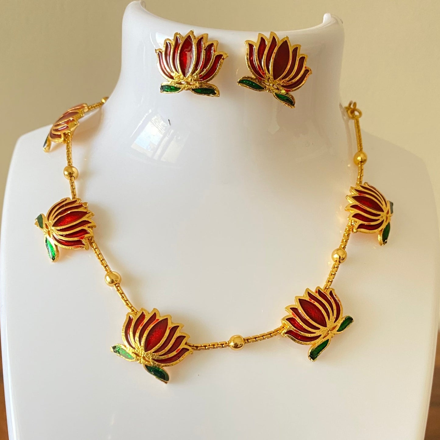 Lotus Necklace – Elegant South Indian Jewellery by Super Macchi
