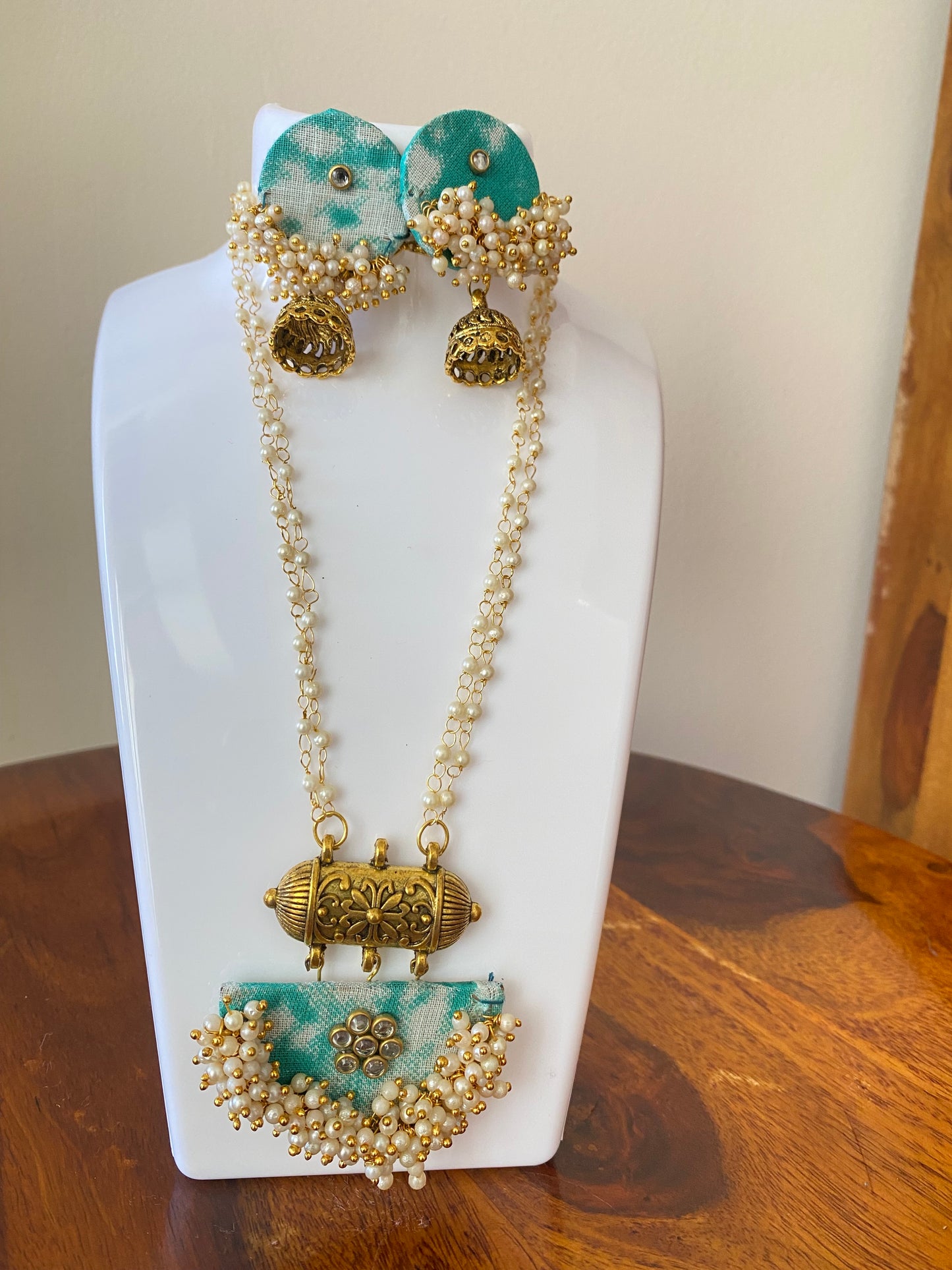 Pearl Cluster Fabric Pendant Necklace Set