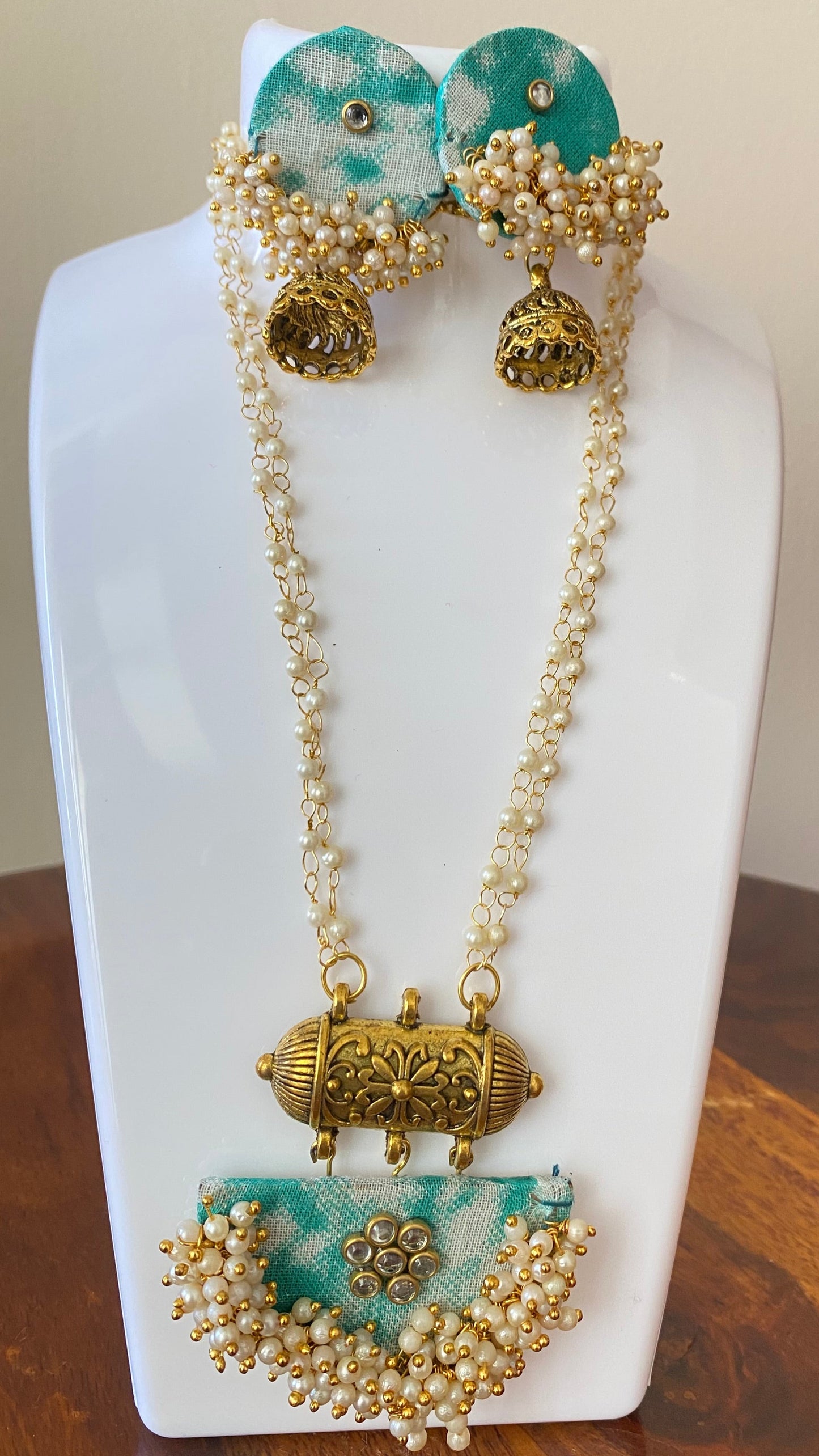 Pearl Cluster Fabric Pendant Necklace Set