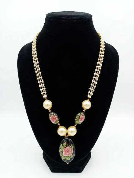 Black Hand-Painted Floral stone Beaded Necklace