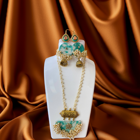 Pearl Cluster Fabric Pendant Necklace Set