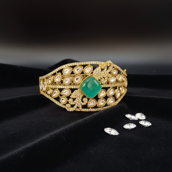 Gold bracelet with a green gemstone 