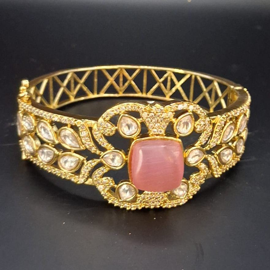 Gold bracelet with a pink gemstone 